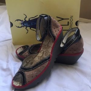 Fly LONDON Beige/black/red shoes